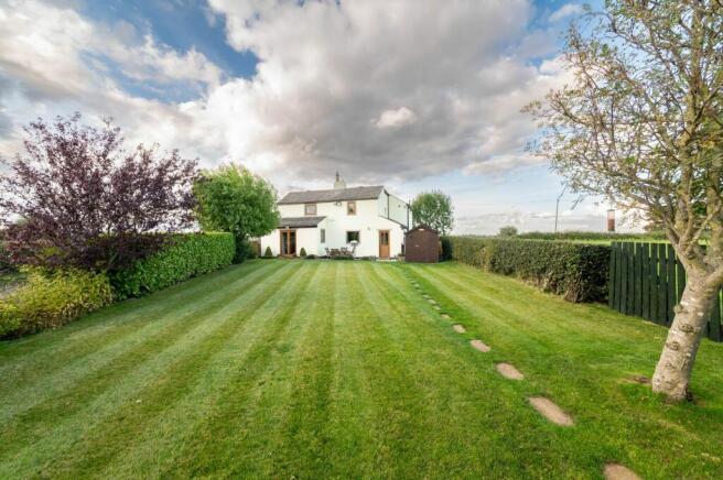 3 bed property, in Ash Cottage, £590,000