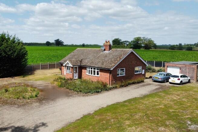 2 bed property, in Honington, £430,000
