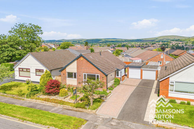 4 bed property, in Milbury Drive, £525,000