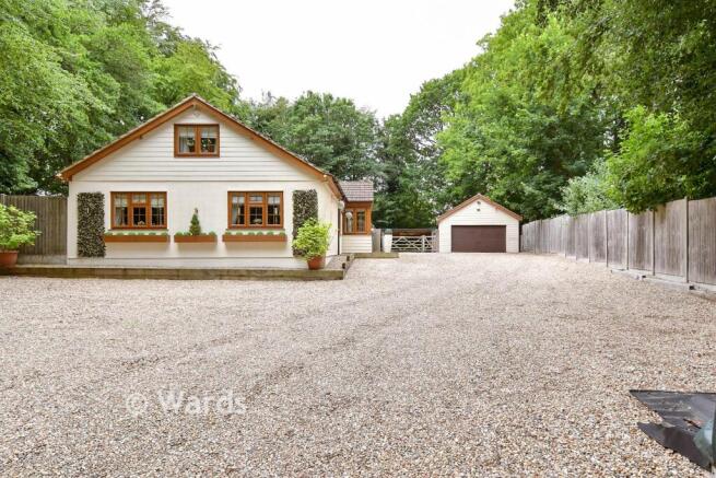 5 bed property, in Lords Wood Close, £895,000