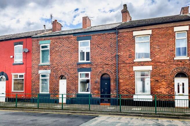 2 bed property, in Bennett Street, £176,000