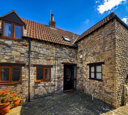 2 bed property, in Broad Street, £210,000