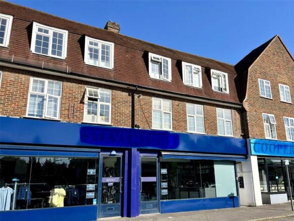 2 bed property, in London Road, £179,000