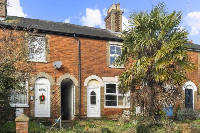 2 bed property, in High Street, £300,000