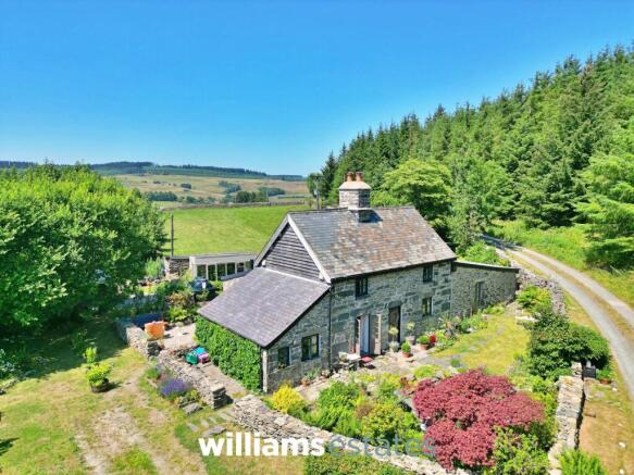 3 bed property, in Pentre Llyn Cymmer, £525,000