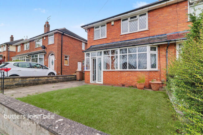 3 bed property, in Courtway Drive, £112,000