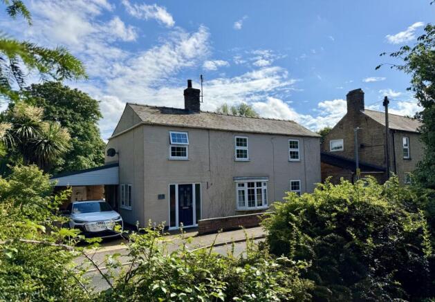 4 bed property, in Silver Street, £530,000
