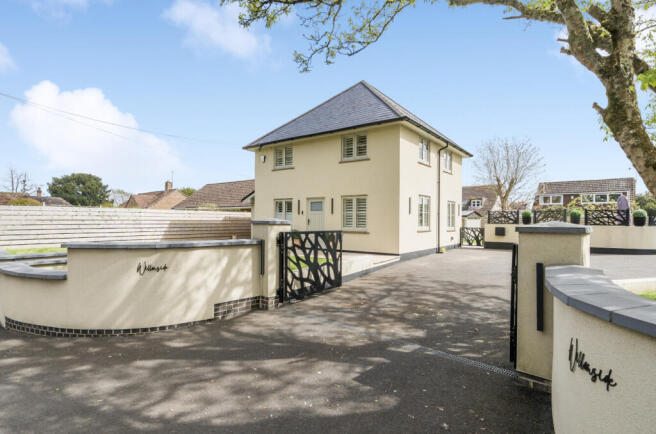 2 bed property, in Trull, £550,000