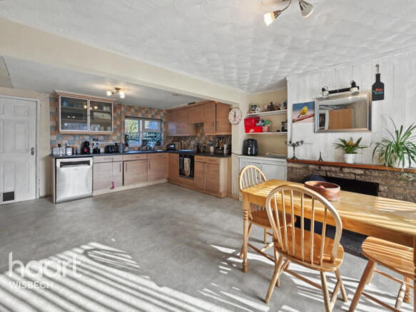 5 bed property, in Bedford Row, £375,000