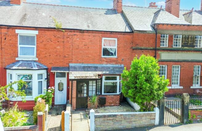 4 bed property, in Salisbury Street, £140,000
