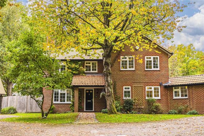 4 bed property, in Woodland Rise, £1,000,000