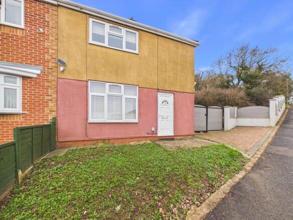 2 bed property, in Tunnel Hill, £220,000