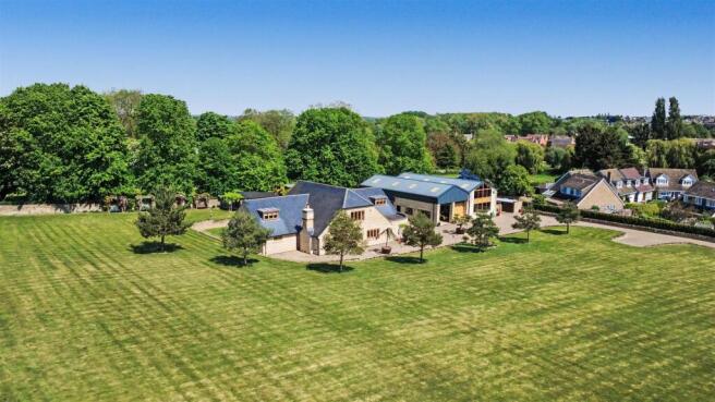 4 bed property, in Chapel Hill, £1,680,000
