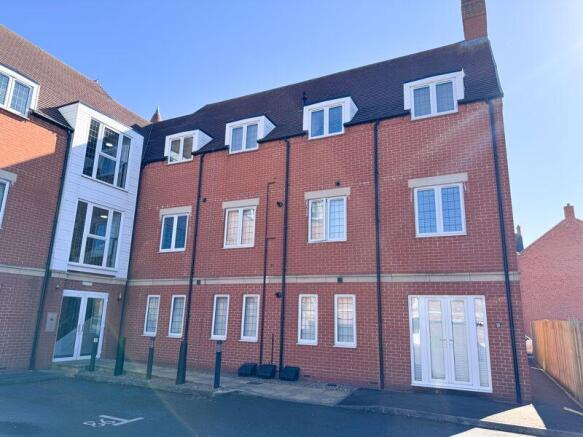 2 bed property, in Peterson Drive, £129,950