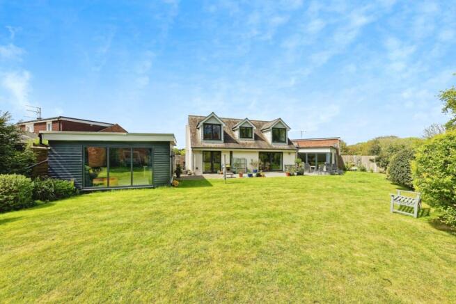 5 bed property, in The Foreland, £820,000