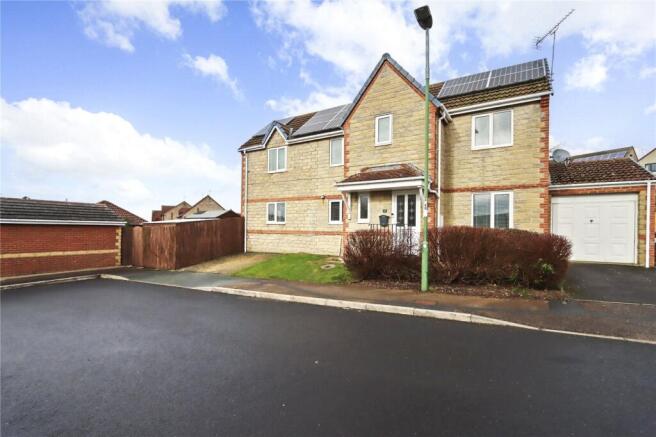 5 bed property, in Stuart Court, £280,000