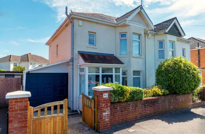 3 bed property, in Wilton Crescent, £460,000