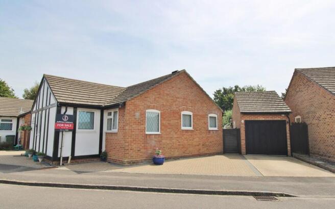 2 bed property, in Gatehouse Road, £360,000