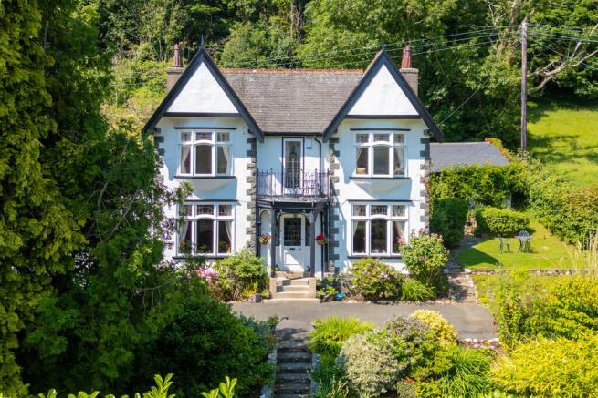 5 bed property, in The Gables, £650,000