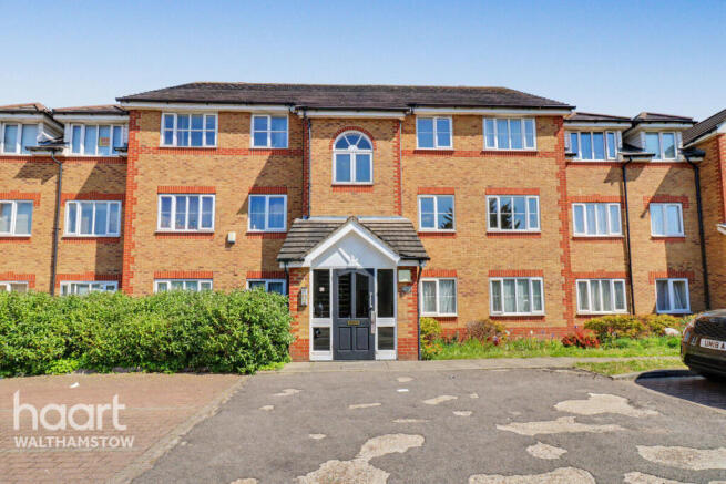 2 bed property, in Gillards Mews, £275,000