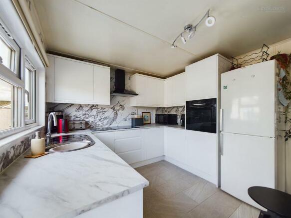 2 bed property, in Fengate, £99,950