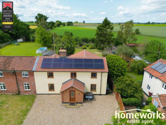 5 bed property, in Birds Corner, £425,000