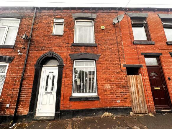 2 bed property, in Higher Wood Street, £165,000