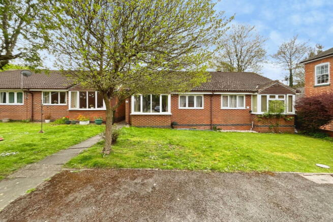 1 bed property, in Margaret Anne Road, £180,000