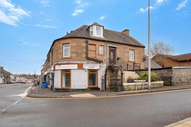 4 bed property, in 1 Springhill Brae, £130,000