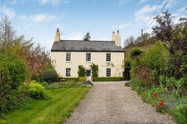 4 bed property, in Station Road, £950,000