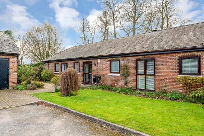 2 bed property, in Derby Hills Farm Court, £375,000