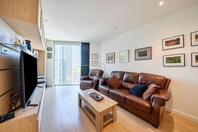 2 bed property, in Walworth Road, £500,000