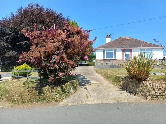 2 bed property, in Hillview, £395,000