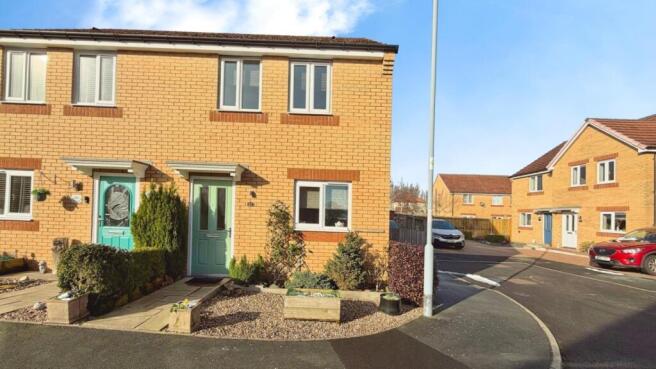 2 bed property, in Viscount Close, £87,500