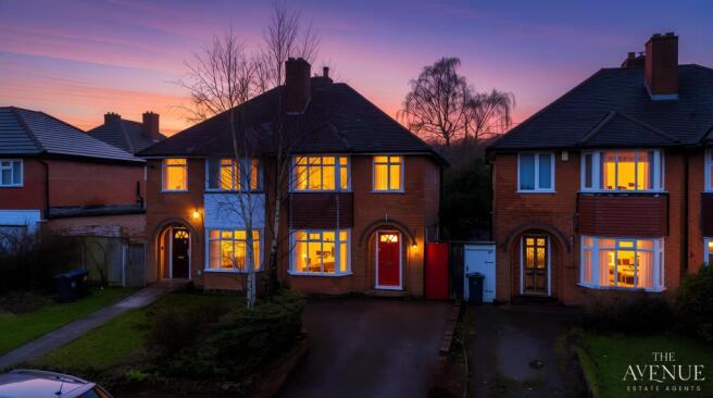 3 bed property, in Heathlands Road, £375,000
