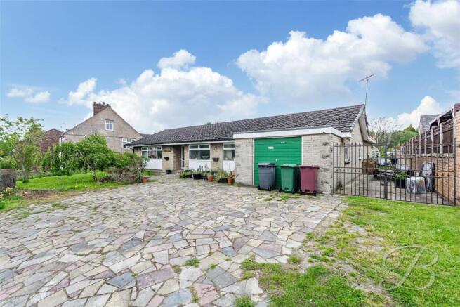 4 bed property, in New Lane, £325,000