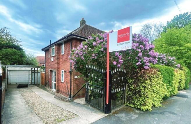 4 bed property, in Parkstone Avenue, £395,000