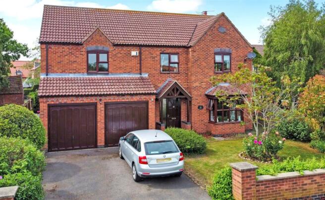 4 bed property, in Maple House, £475,000