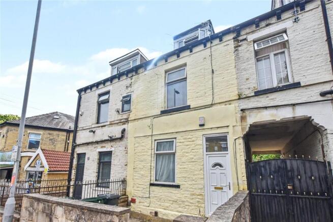 5 bed property, in Grantham Road, £150,000