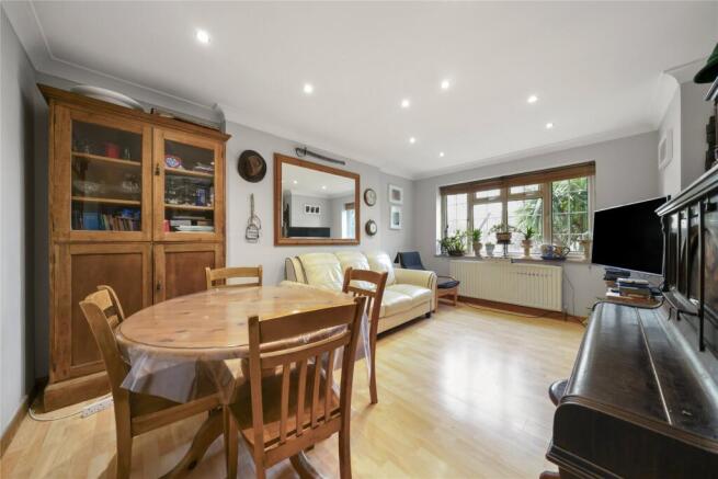 2 bed property, in Ewell Road, £480,000