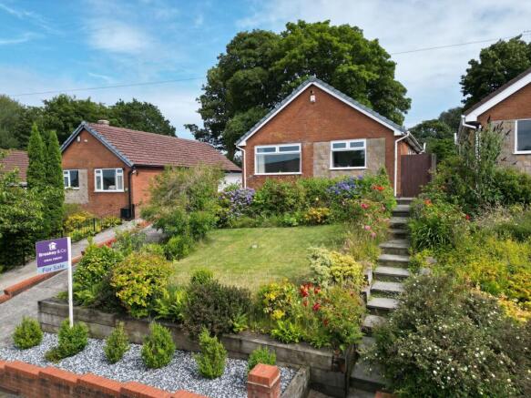 3 bed property, in Pine View, £350,000