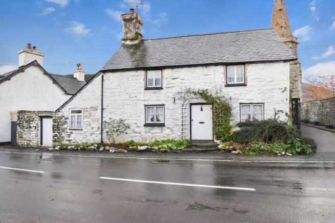 2 bed property, in High Street, £175,000