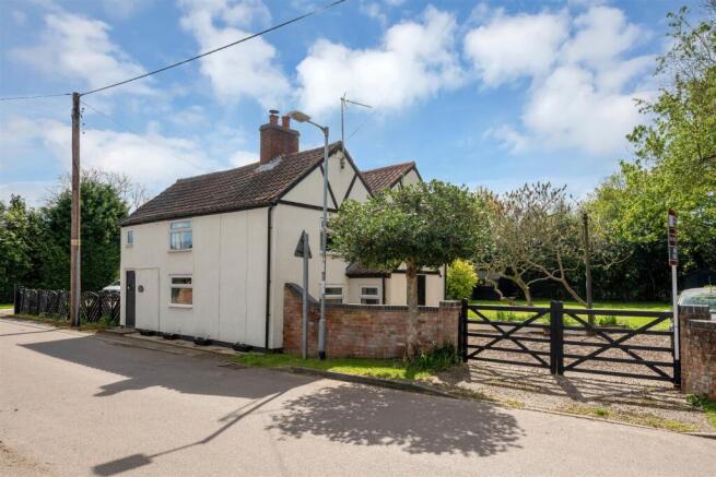 4 bed property, in Eastgate, £350,000