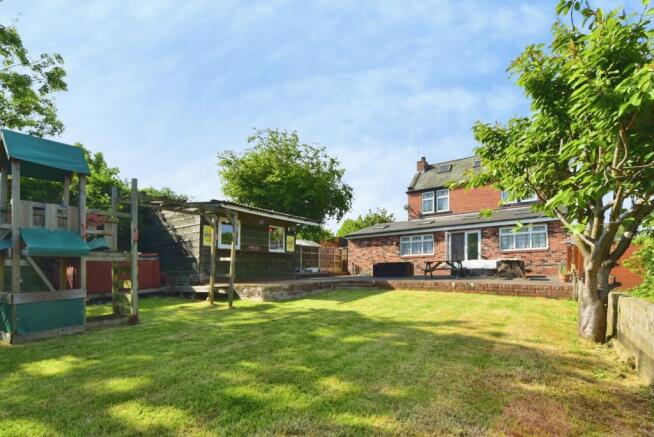 4 bed property, in Birley Lane, £450,000