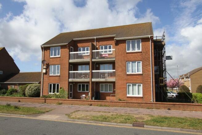 2 bed property, in Benbow Avenue, £205,000
