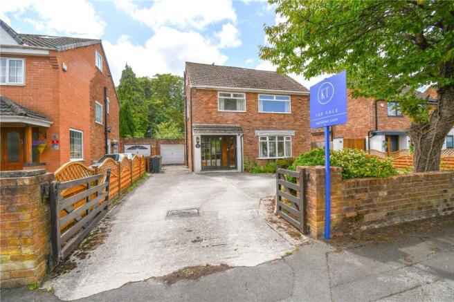 4 bed property, in The Paddock, £390,000