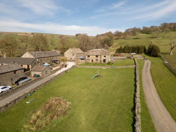 5 bed property, in Coville House Farm, £975,000