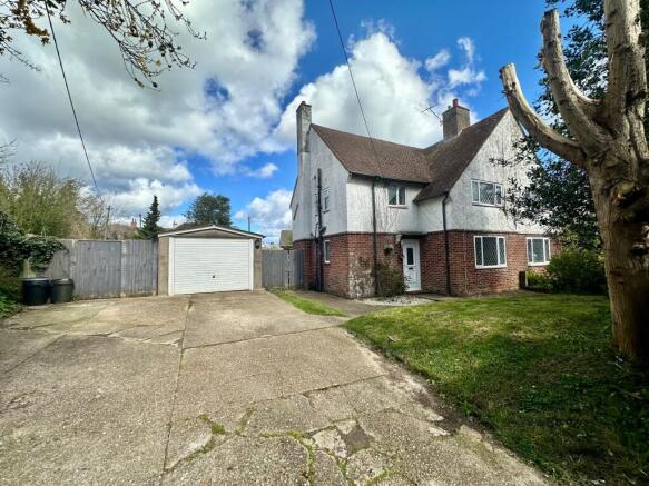 3 bed property, in Brookside, £495,000