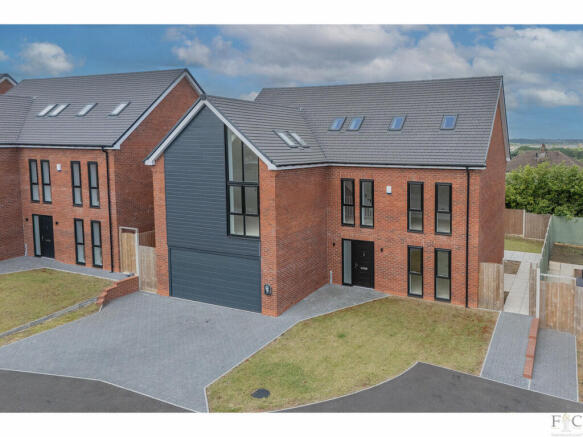 6 bed property, in Cleves Gardens, £775,000