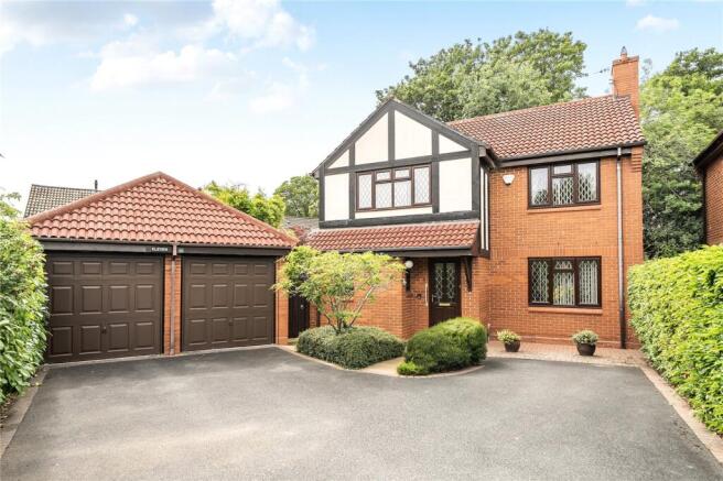 4 bed property, in Cardinal Drive, £425,000